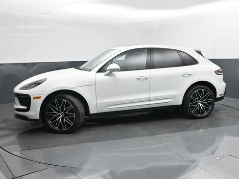 Used 2025 Porsche Macan AWD/4WD image 26