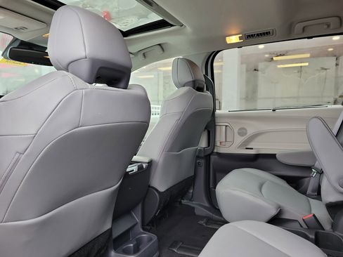 Used 2023 Toyota Sienna XLE image 13