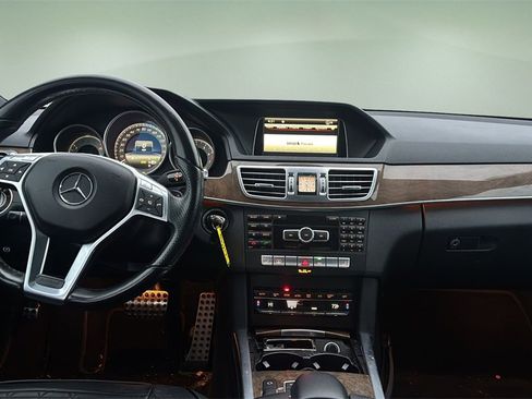 Used 2014 Mercedes-Benz E 350 4MATIC Sedan image 18