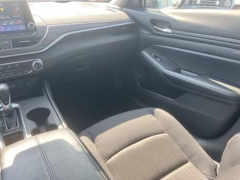 Used 2025 Nissan Altima 2.5 SV FWD image 13