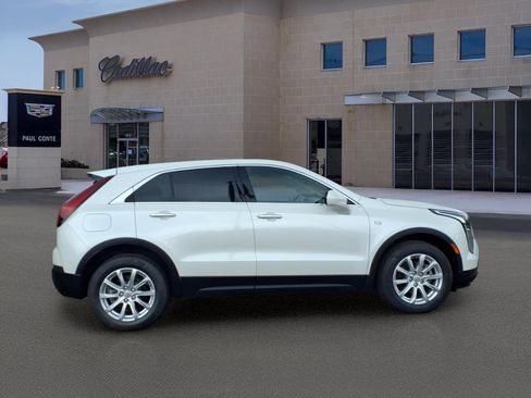 Certified 2023 Cadillac XT4 Luxury w/ Cold Weather Package FWD image 4
