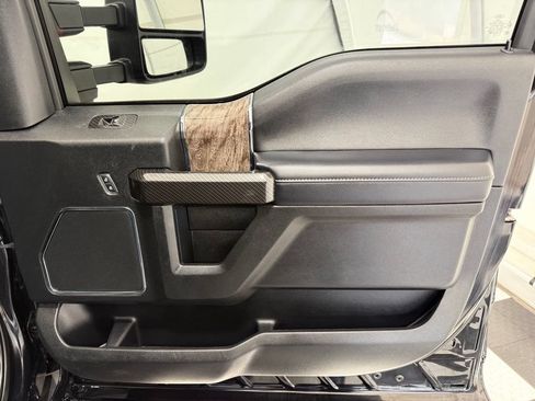 Used 2019 Ford F250 Lariat w/ Lariat Ultimate Package AWD/4WD image 23