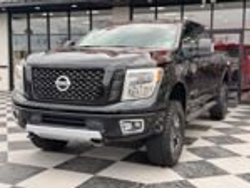 Used 2016 Nissan Titan PRO-4X w/ Pro-4x Convenience Package AWD/4WD image 25