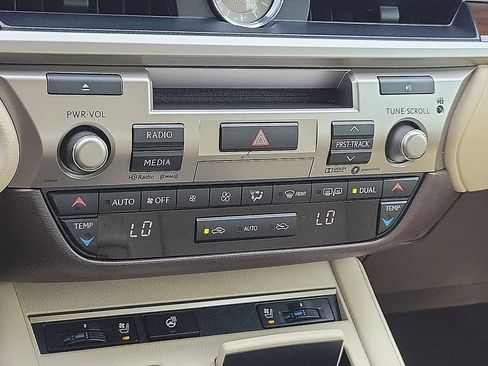 Used 2017 Lexus ES 350 w/ Navigation System Package FWD image 17