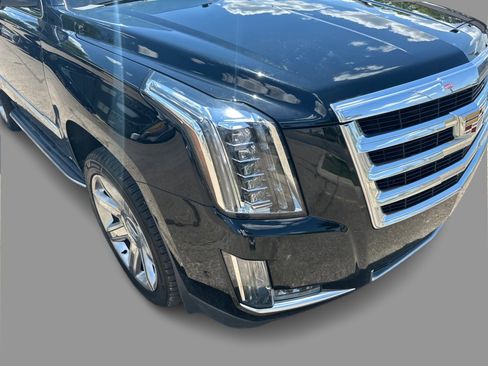 Used 2019 Cadillac Escalade Luxury AWD/4WD image 38