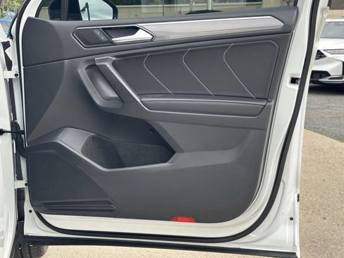 Certified 2024 Volkswagen Tiguan SE R-Line AWD/4WD image 9
