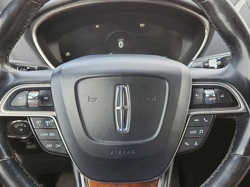 Used 2019 Lincoln Nautilus Reserve image 10