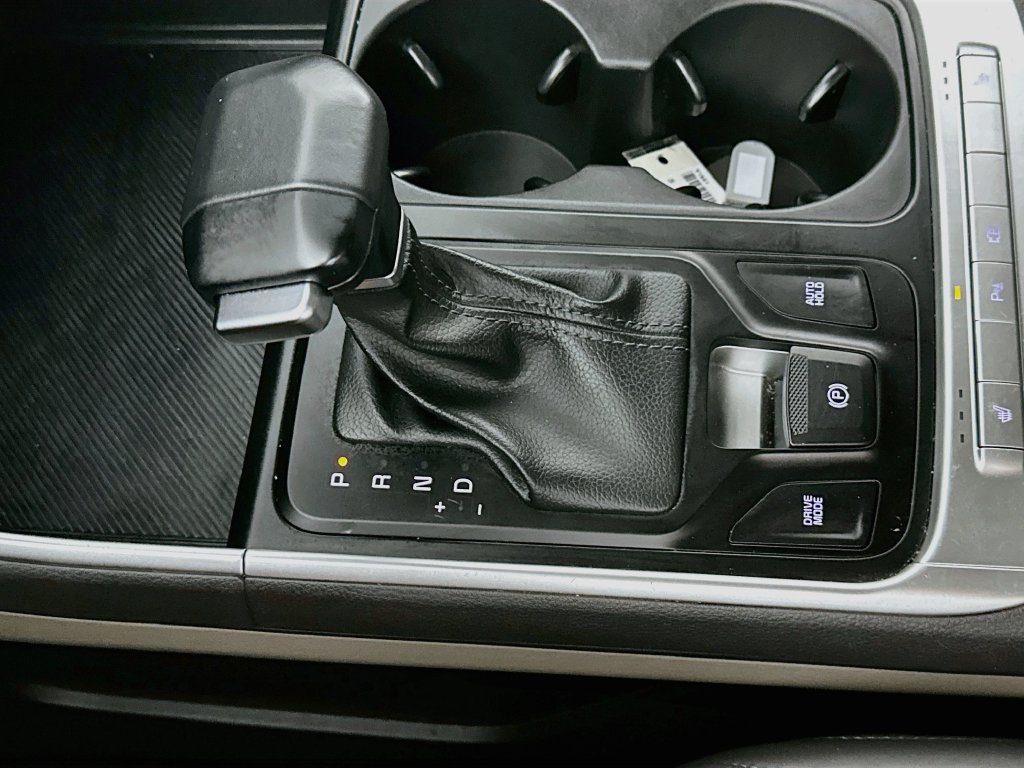 Used 2025 Kia Carnival FWD image 16
