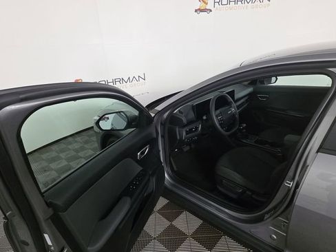 Used 2025 Kia K4 LXS image 18