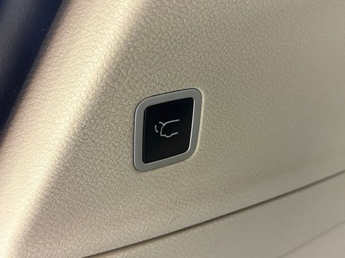 Used 2018 Chrysler Pacifica Touring-L w/ Premium Audio Group image 37