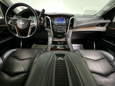 Used 2018 Cadillac Escalade ESV Premium Luxury AWD/4WD image 17