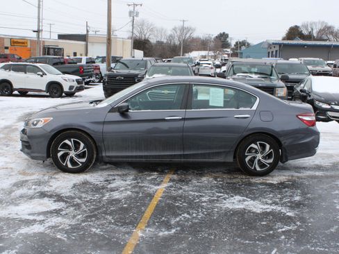 Used 2017 Honda Accord LX image 5
