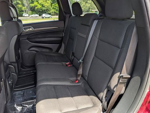 Used 2021 Jeep Grand Cherokee Laredo AWD/4WD image 37