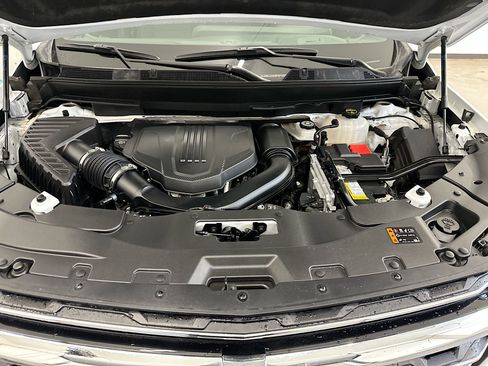 Used 2025 Chevrolet Traverse LT AWD/4WD image 36