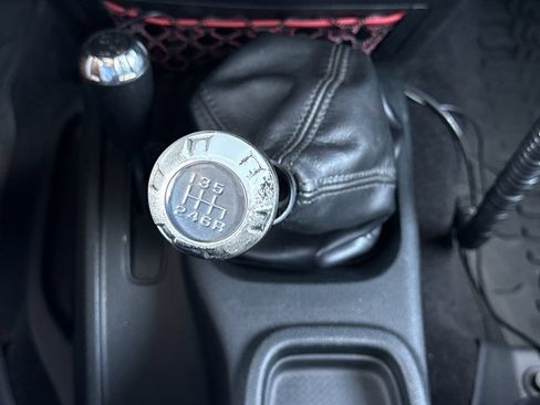 Used 2017 Jeep Wrangler Unlimited Rubicon AWD/4WD image 30