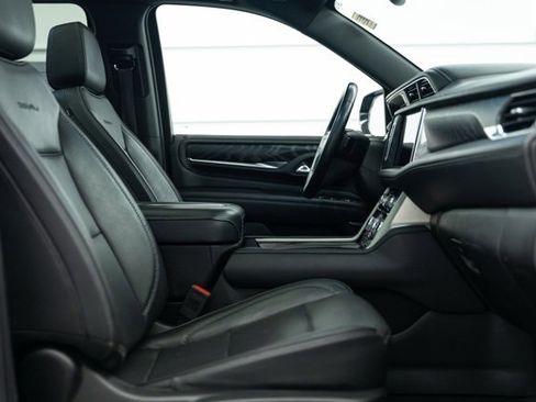 Used 2023 GMC Yukon XL Denali image 13