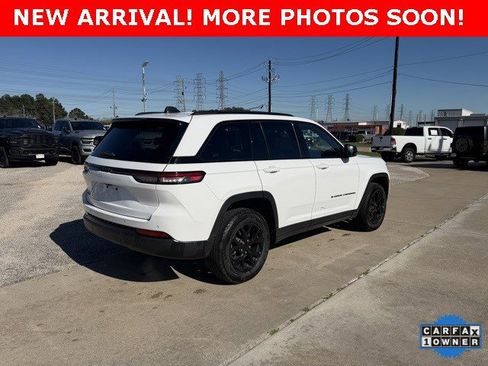 Used 2025 Jeep Grand Cherokee Altitude image 3