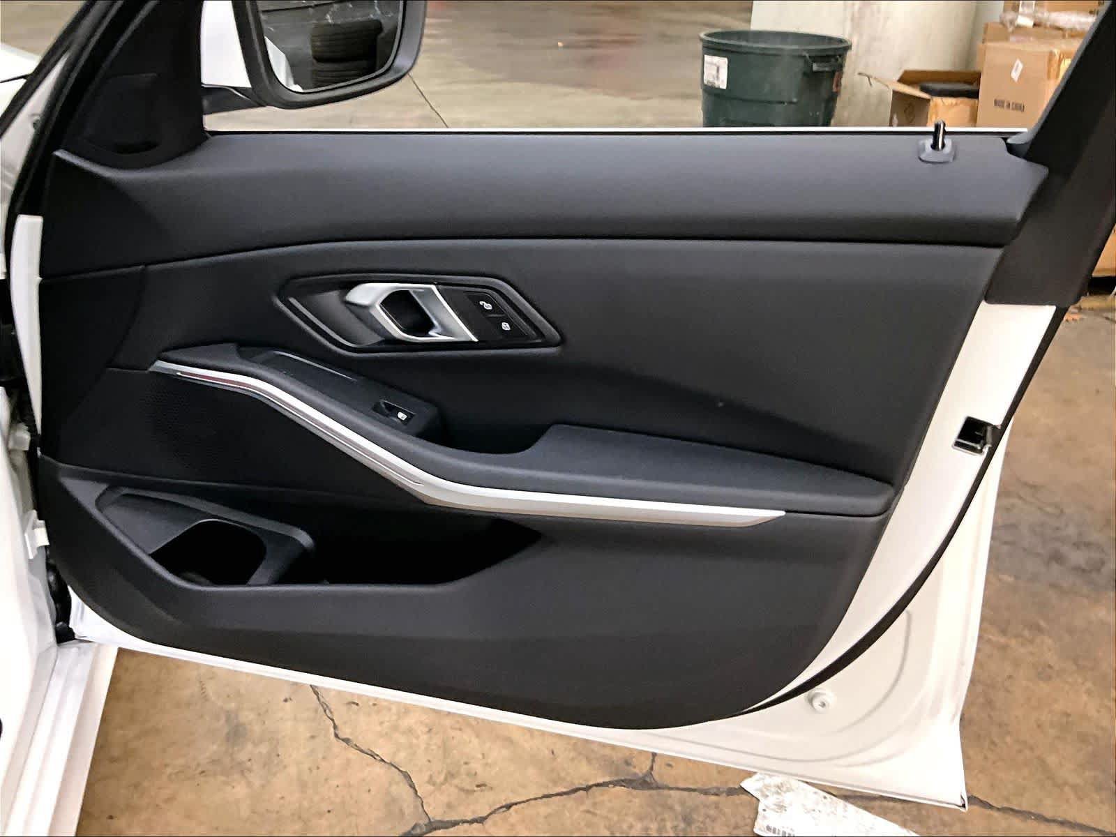 Used 2025 BMW 330i Sedan w/ Convenience Package RWD image 28
