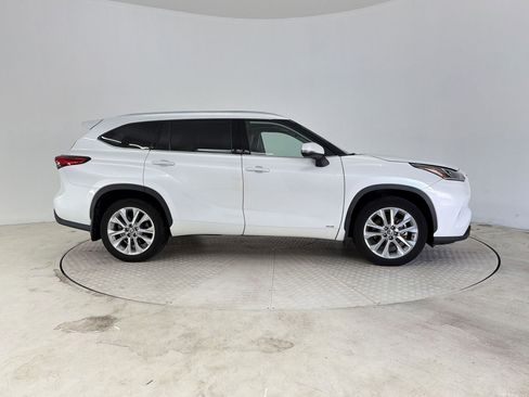 Used 2022 Toyota Highlander Limited AWD/4WD image 8