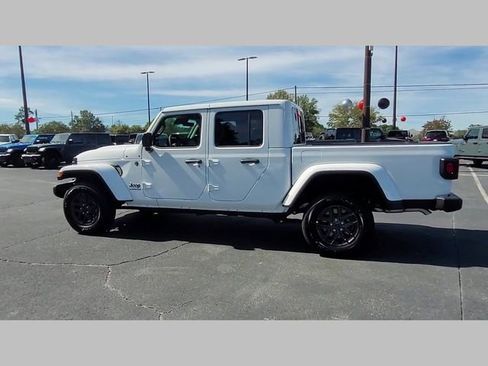 New 2025 Jeep Gladiator Sport image 27