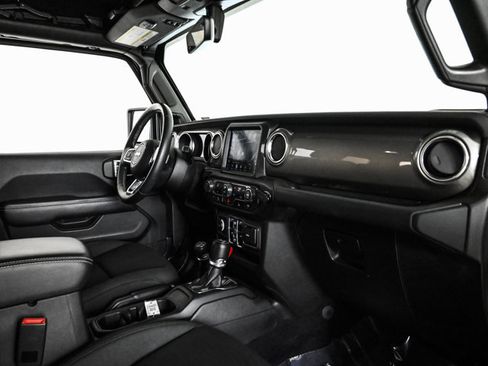 Used 2018 Jeep Wrangler Unlimited Sahara image 22