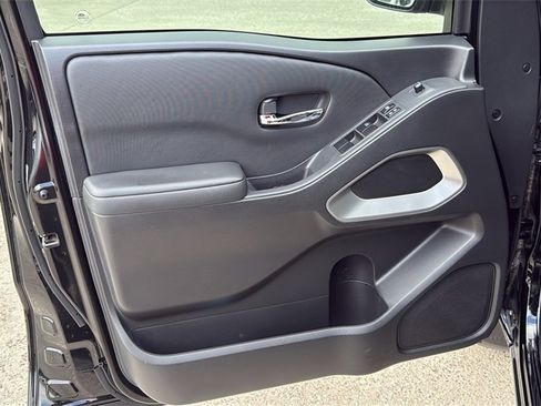 Used 2024 Nissan Frontier SV w/ SV Convenience Package image 5