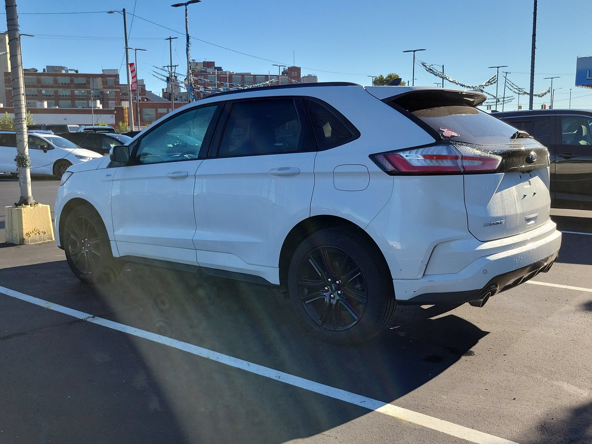 Used 2020 Ford Edge ST-Line w/ Cold Weather Package AWD/4WD image 4