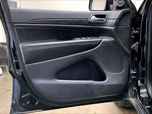 Used 2021 Jeep Grand Cherokee Laredo image 24