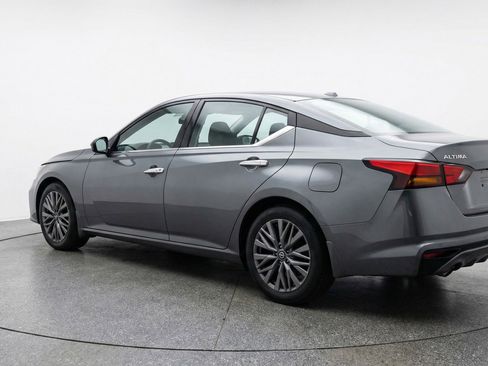 Used 2025 Nissan Altima 2.5 SV FWD image 6