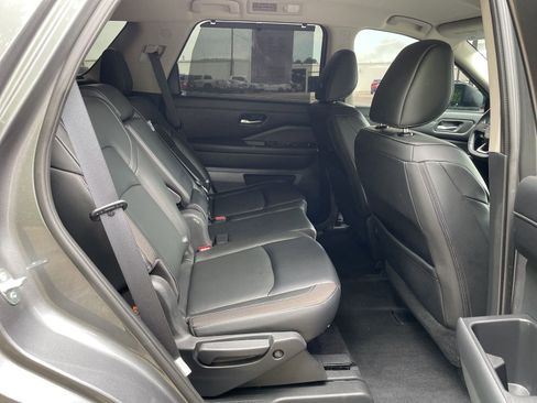 Used 2023 Nissan Pathfinder SL w/ Lighting Package (N92) image 28