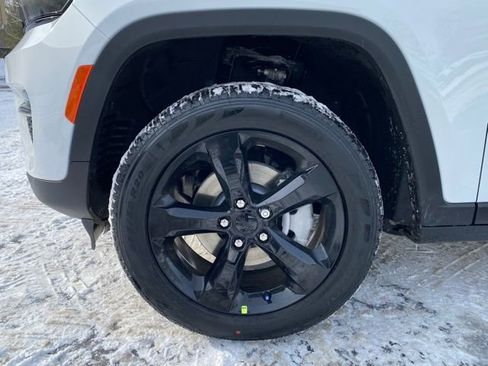 New 2025 Jeep Grand Cherokee Limited image 16