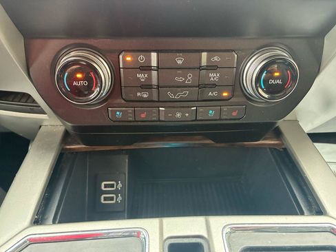 Used 2019 Ford F150 Lariat w/ Equipment Group 502A Luxury AWD/4WD image 22