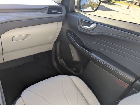 New 2026 Ford Escape SE w/ PHEV Premium Package image 18