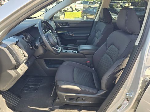 Used 2025 Nissan Pathfinder SV AWD/4WD image 12