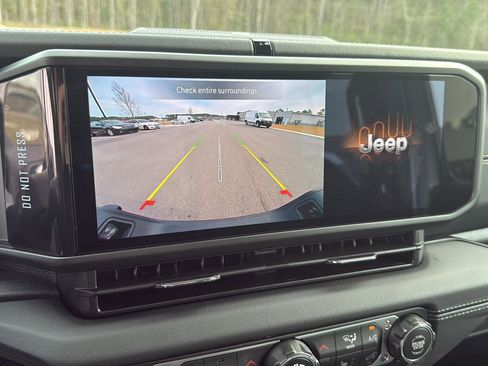 New 2025 Jeep Gladiator High Tide image 19