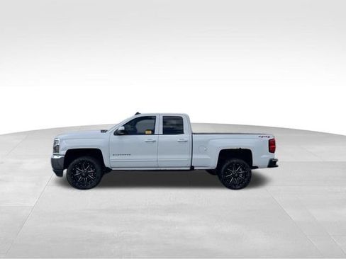 Used 2017 Chevrolet Silverado 1500 LT w/ All Star Edition AWD/4WD image 2