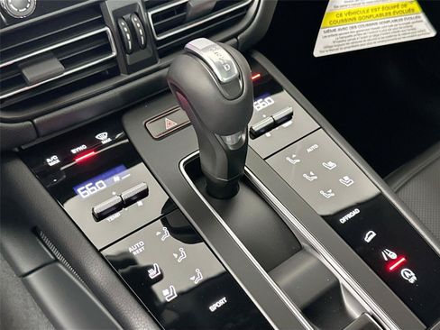 Certified 2026 Porsche Macan AWD/4WD image 34