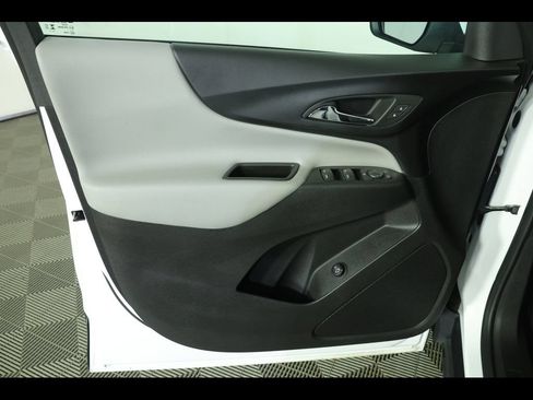 Used 2024 Chevrolet Equinox LT FWD image 23
