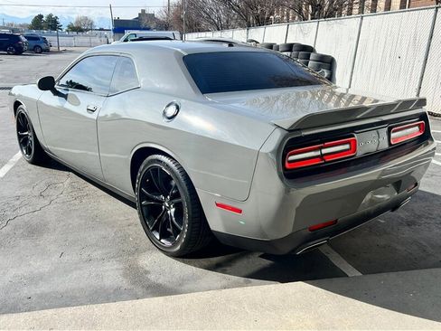Used 2017 Dodge Challenger SXT image 5