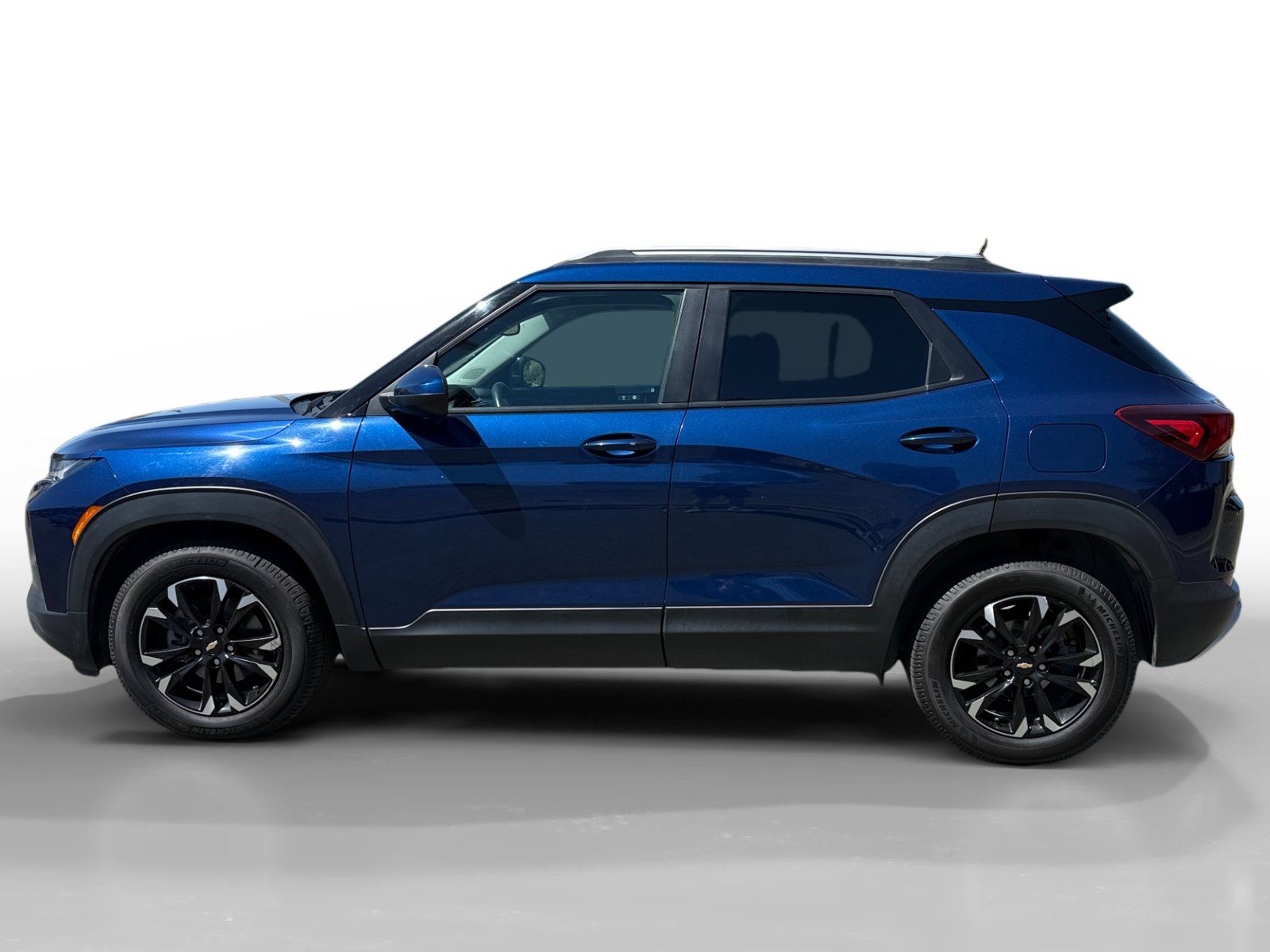 Used 2022 Chevrolet TrailBlazer LT FWD image 2