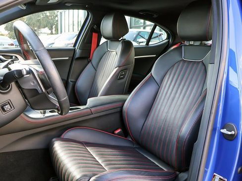 Used 2023 Genesis G70 2.0T w/ Sport Prestige Package image 31