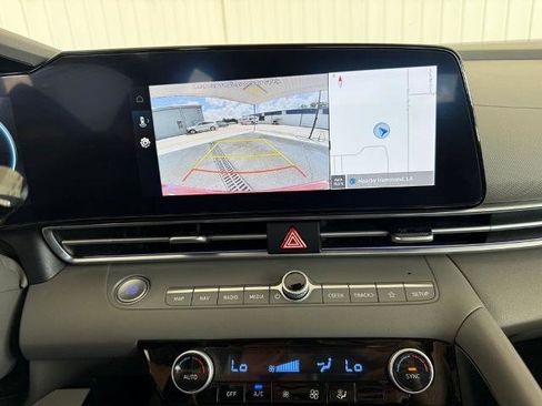 Used 2024 Hyundai Elantra SEL FWD image 5