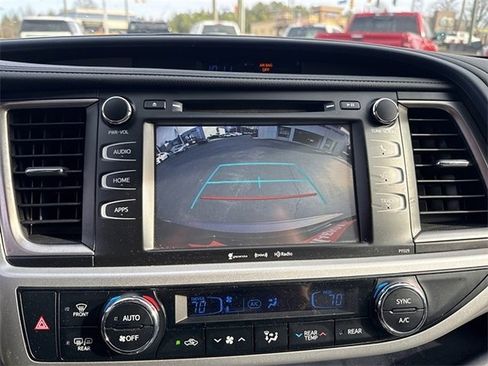Used 2017 Toyota Highlander Plus image 11