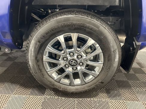 Used 2024 Toyota Tacoma Limited w/ Limited Package (LT) image 30