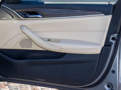 Used 2023 BMW 530i image 19