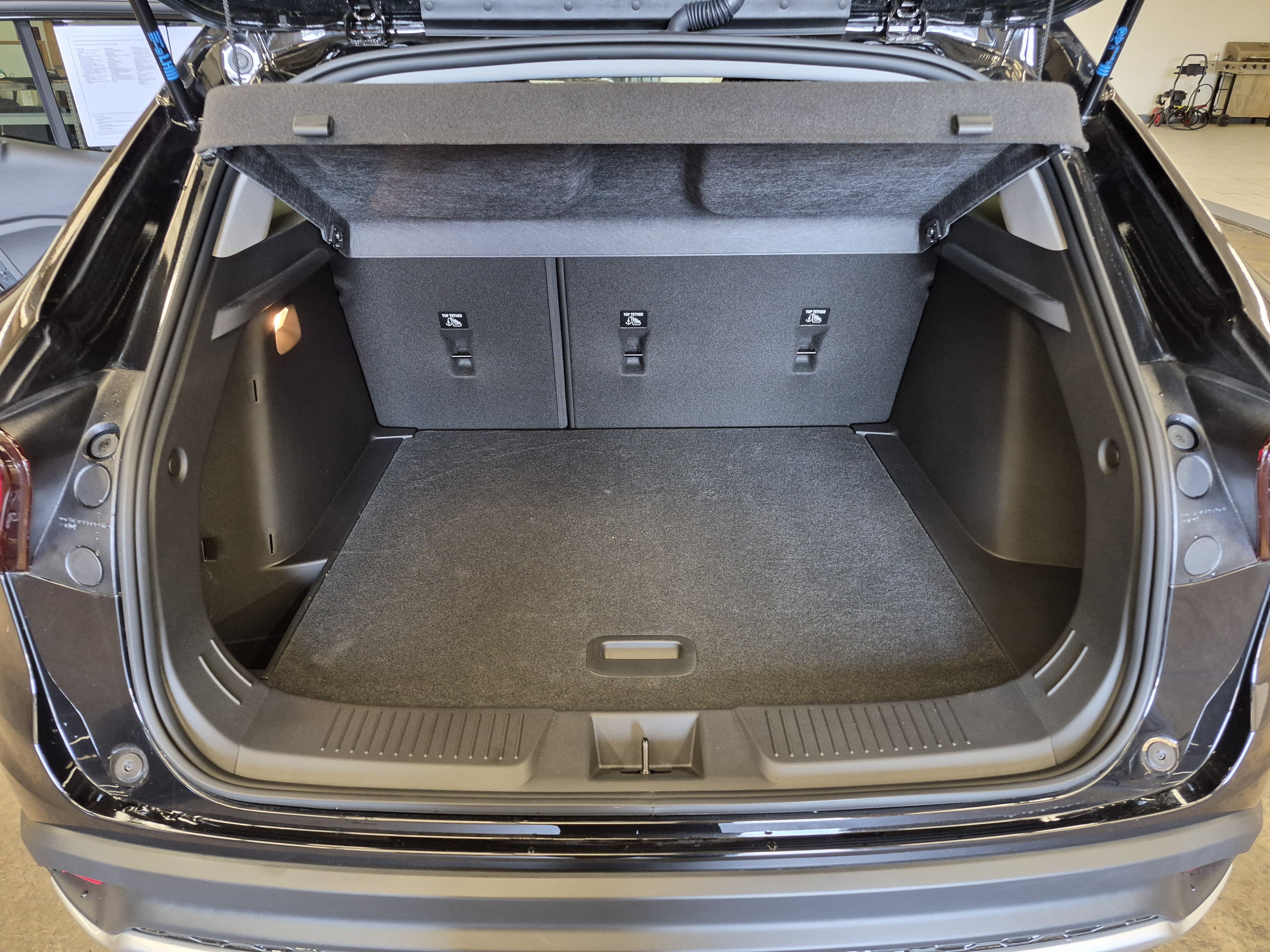 Used 2025 Chevrolet Trax LT FWD image 13