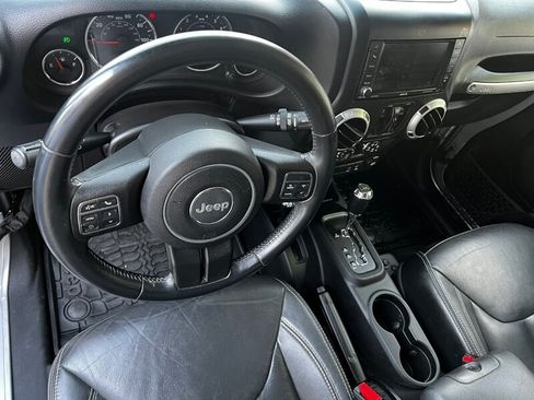 Used 2015 Jeep Wrangler Unlimited Sahara w/ Dual Top Group AWD/4WD image 26