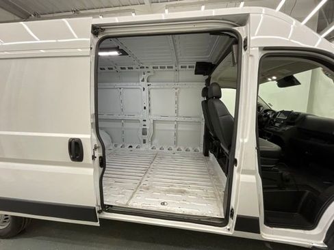 Used 2025 RAM ProMaster 3500 w/ Convenience Group FWD image 24