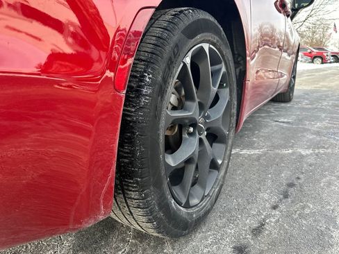 Used 2025 Chrysler Pacifica Limited image 6