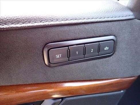 Used 2020 Cadillac Escalade Luxury AWD/4WD image 19